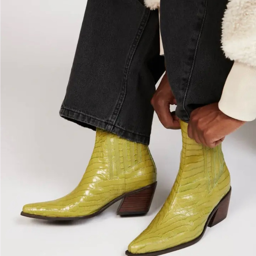 INTENTIONALLY BLANK Hillary Croc Western Boot